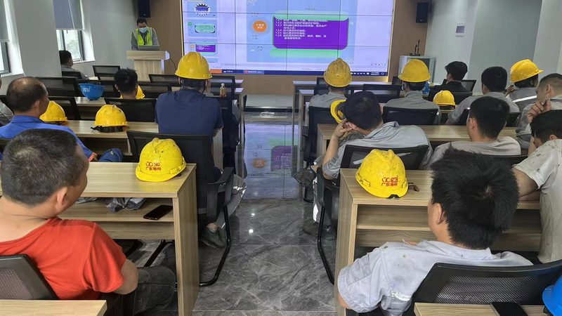 小标题：行业趋势分析